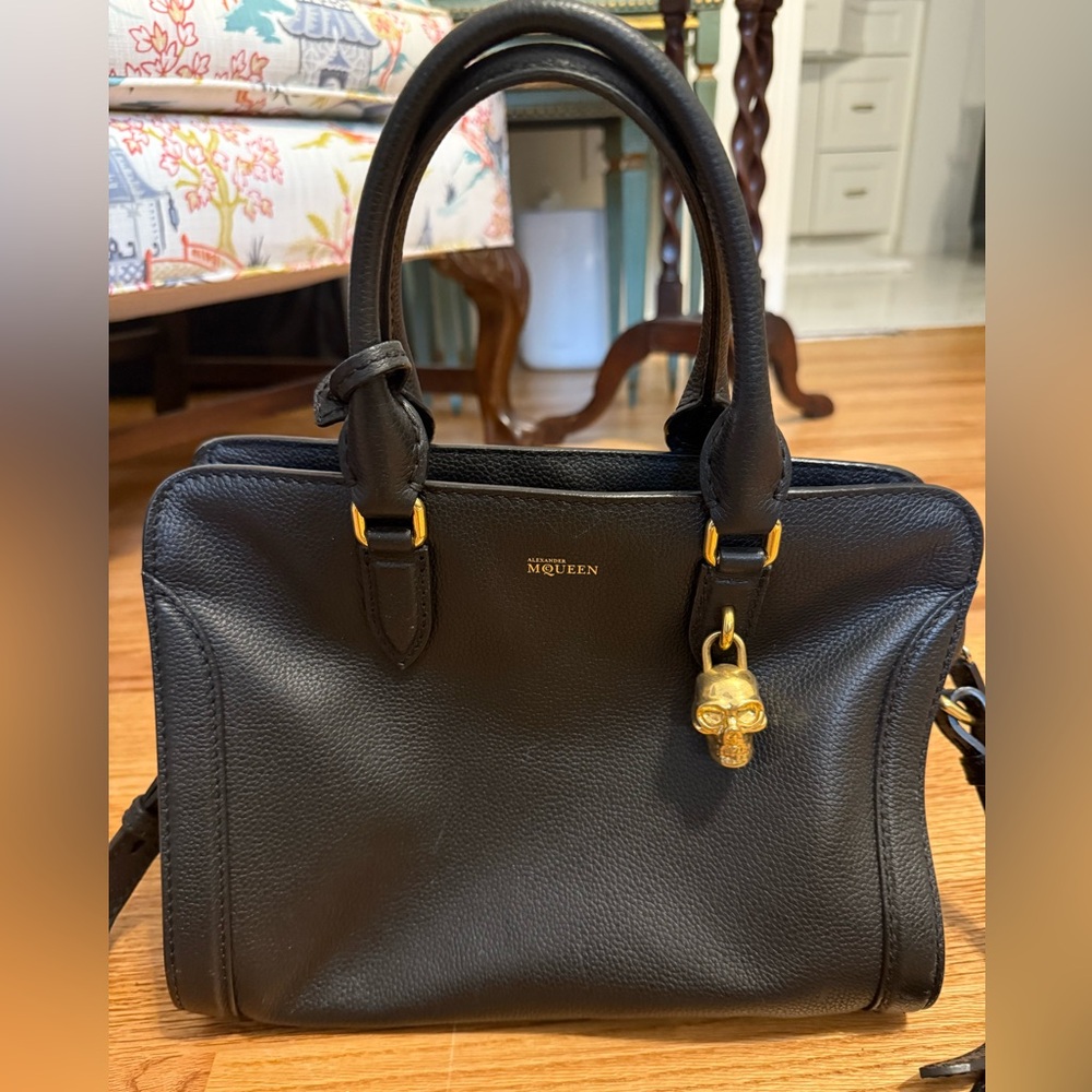 Alexander McQueen Skull Shoulder Bag.